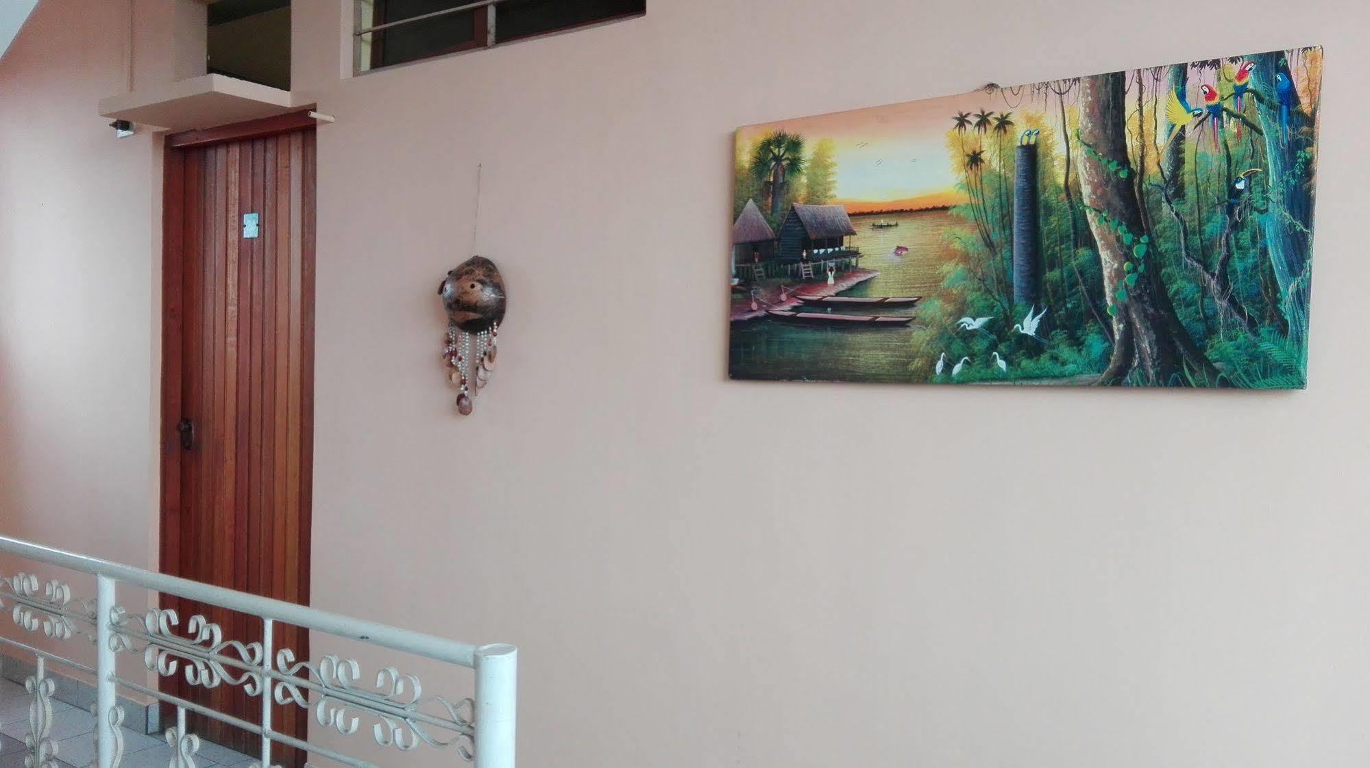 Hostal El Colibri 이키토스 외부 사진